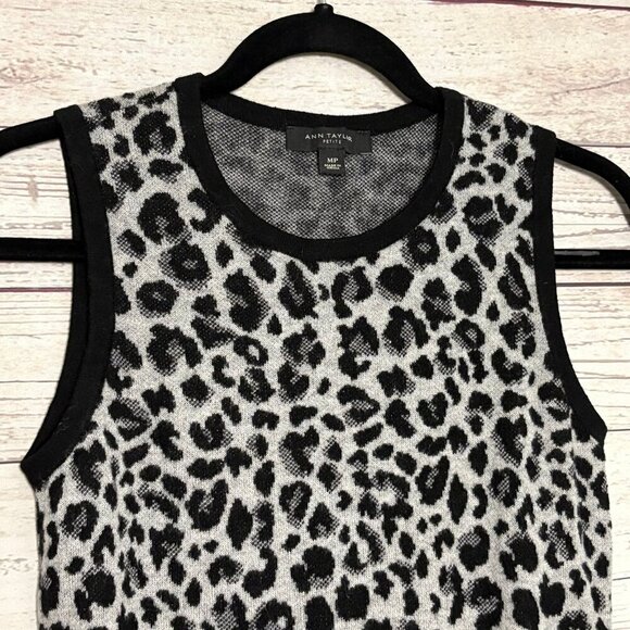 Ann Taylor Snow Leopard Sweater Vest Petite Medium - Picture 3 of 7